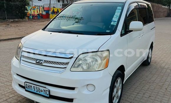 Comprar Usado Toyota Noah Branco Carro em Maputo em Maputo