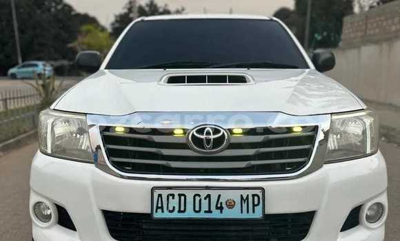 Nunua Ilio tumika Toyota Hilux Nyeupe Gari ndani ya Maputo nchini Maputo Nunua Ilio tumika Toyota Hilux Nyeupe Gari ndani ya Maputo nchini Maputo