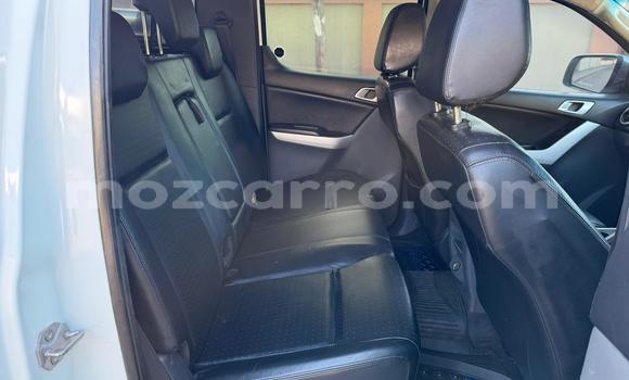 Comprar Usado Mazda BT-50 Branco Carro em Maputo em Maputo Comprar Usado Mazda BT-50 Branco Carro em Maputo em Maputo