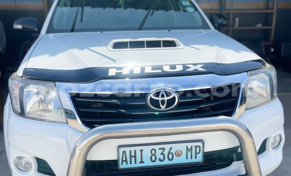 Nunua Ilio tumika Toyota Hilux Nyeupe Gari ndani ya Maputo nchini Maputo Nunua Ilio tumika Toyota Hilux Nyeupe Gari ndani ya Maputo nchini Maputo