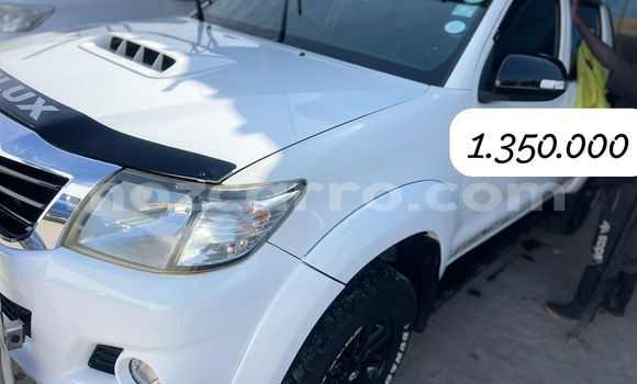Nunua Ilio tumika Toyota Hilux Nyeupe Gari ndani ya Maputo nchini Maputo Nunua Ilio tumika Toyota Hilux Nyeupe Gari ndani ya Maputo nchini Maputo