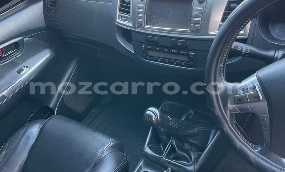 Nunua Ilio tumika Toyota Hilux Nyeupe Gari ndani ya Maputo nchini Maputo Nunua Ilio tumika Toyota Hilux Nyeupe Gari ndani ya Maputo nchini Maputo
