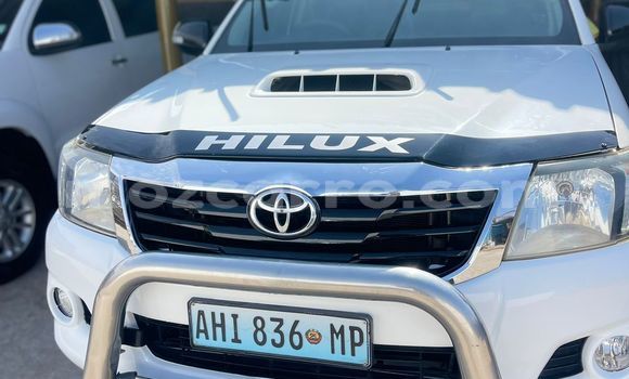 Nunua Ilio tumika Toyota Hilux Nyeupe Gari ndani ya Maputo nchini Maputo Nunua Ilio tumika Toyota Hilux Nyeupe Gari ndani ya Maputo nchini Maputo
