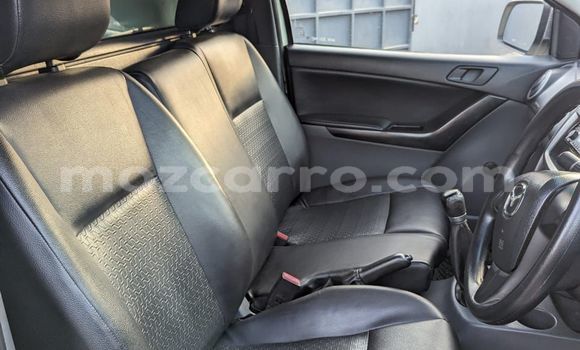 Nunua Ilio tumika Mazda BT-50 Nyeupe Gari ndani ya Maputo nchini Maputo Nunua Ilio tumika Mazda BT-50 Nyeupe Gari ndani ya Maputo nchini Maputo