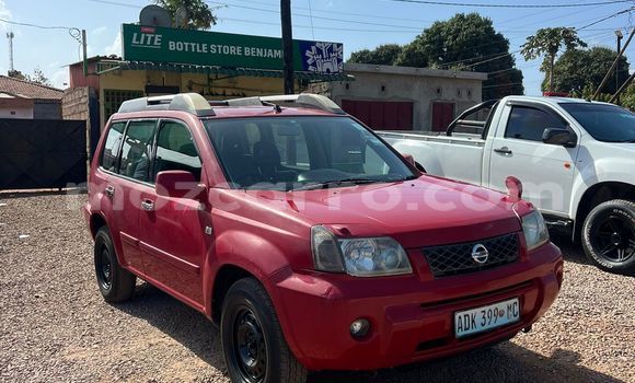 Nunua Ilio tumika Nissan X-Trail Nyekundu Gari ndani ya Maputo nchini Maputo