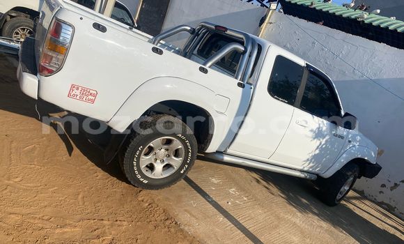 Comprar Usado Mazda BT-50 Branco Carro em Maputo em Maputo