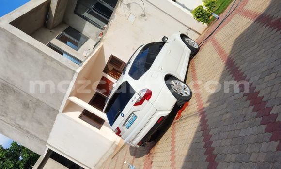 Nunua Ilio tumika BMW X3 Nyeupe Gari ndani ya Maputo nchini Maputo Nunua Ilio tumika BMW X3 Nyeupe Gari ndani ya Maputo nchini Maputo
