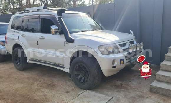 Tenga Tsaru Mitsubishi Pajero Chena Mota in Maputo in Maputo Tenga Tsaru Mitsubishi Pajero Chena Mota in Maputo in Maputo