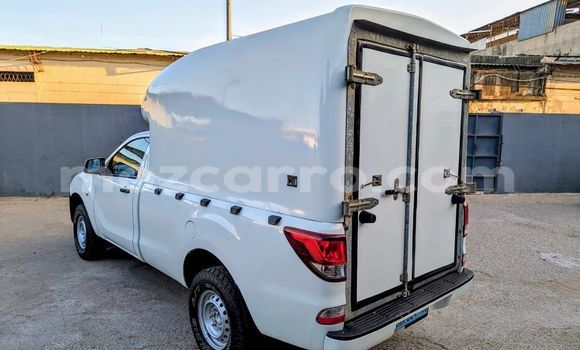 Nunua Ilio tumika Mazda BT-50 Nyeupe Gari ndani ya Maputo nchini Maputo Nunua Ilio tumika Mazda BT-50 Nyeupe Gari ndani ya Maputo nchini Maputo
