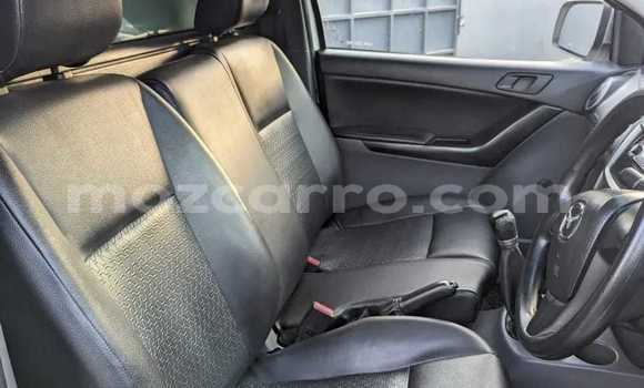 Nunua Ilio tumika Mazda BT-50 Nyeupe Gari ndani ya Maputo nchini Maputo Nunua Ilio tumika Mazda BT-50 Nyeupe Gari ndani ya Maputo nchini Maputo