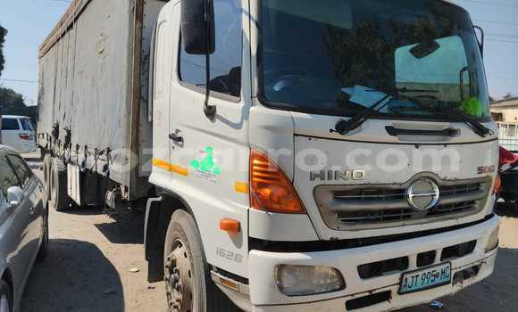 Buy Used Hino 300 Series White Truck in Maputo in Maputo Buy Used Hino 300 Series White Truck in Maputo in Maputo