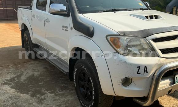 Buy Used Toyota Hilux White Car in Maputo in Maputo