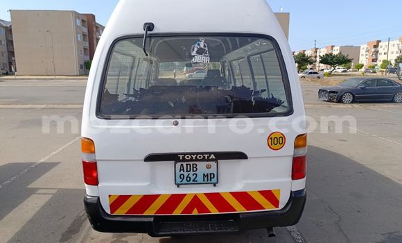 Nunua Ilio tumika Toyota Hiace Nyeupe Gari ndani ya Maputo nchini Maputo Nunua Ilio tumika Toyota Hiace Nyeupe Gari ndani ya Maputo nchini Maputo