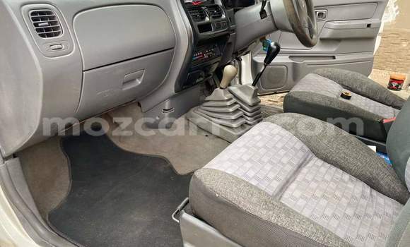 Comprar Usado Nissan Hardbody Branco Carro em Maputo em Maputo Comprar Usado Nissan Hardbody Branco Carro em Maputo em Maputo