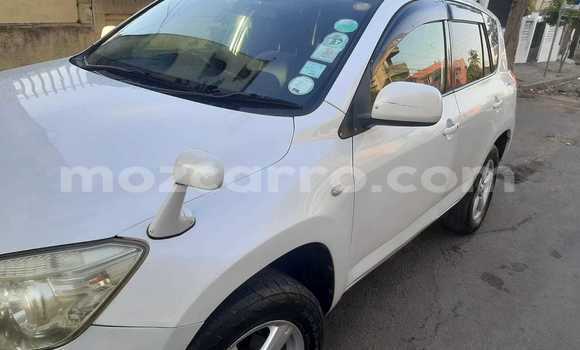 Nunua Ilio tumika Toyota RAV4 Nyeupe Gari ndani ya Maputo nchini Maputo Nunua Ilio tumika Toyota RAV4 Nyeupe Gari ndani ya Maputo nchini Maputo