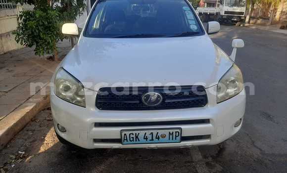 Nunua Ilio tumika Toyota RAV4 Nyeupe Gari ndani ya Maputo nchini Maputo Nunua Ilio tumika Toyota RAV4 Nyeupe Gari ndani ya Maputo nchini Maputo