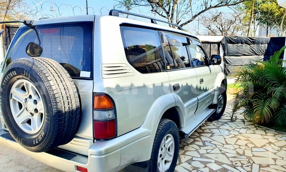 Tenga Tsaru Toyota Prado Chena Mota in Maputo in Maputo