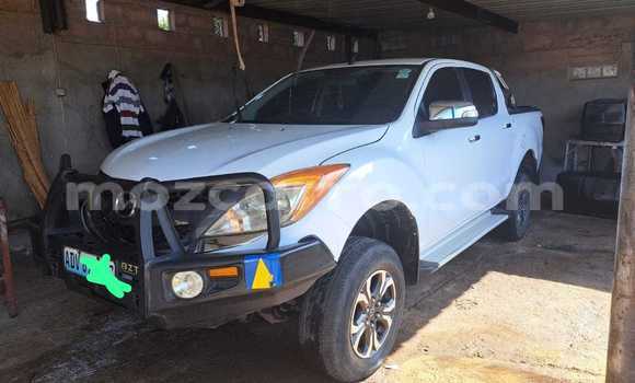 Nunua Ilio tumika Mazda BT-50 Nyeupe Gari ndani ya Maputo nchini Maputo