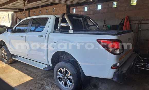 Comprar Usado Mazda BT-50 Branco Carro em Maputo em Maputo Comprar Usado Mazda BT-50 Branco Carro em Maputo em Maputo