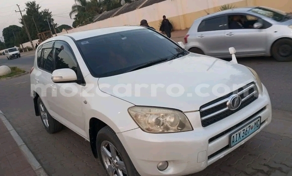 Nunua Ilio tumika Toyota RAV4 Nyeupe Gari ndani ya Maputo nchini Maputo Nunua Ilio tumika Toyota RAV4 Nyeupe Gari ndani ya Maputo nchini Maputo
