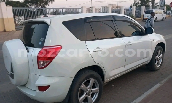 Nunua Ilio tumika Toyota RAV4 Nyeupe Gari ndani ya Maputo nchini Maputo Nunua Ilio tumika Toyota RAV4 Nyeupe Gari ndani ya Maputo nchini Maputo