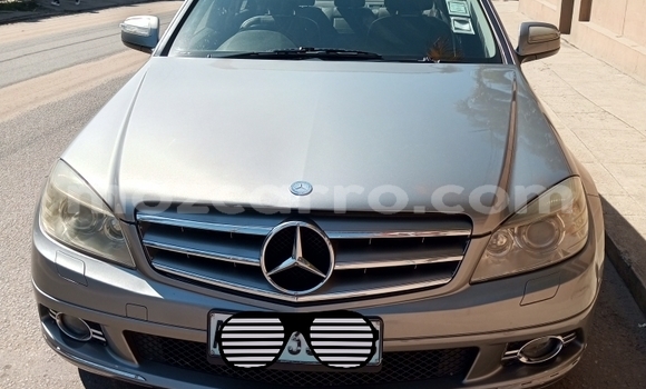 Nunua Ilio tumika Mercedes-Benz C250 coupe Nyingine Gari ndani ya Maputo nchini Maputo Nunua Ilio tumika Mercedes-Benz C250 coupe Nyingine Gari ndani ya Maputo nchini Maputo