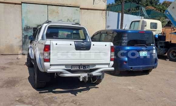 Comprar Usado Nissan Hardbody Branco Carro em Maputo em Maputo Comprar Usado Nissan Hardbody Branco Carro em Maputo em Maputo
