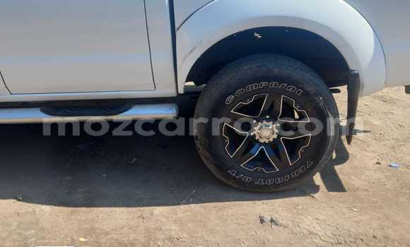 Comprar Usado Nissan Hardbody Branco Carro em Maputo em Maputo Comprar Usado Nissan Hardbody Branco Carro em Maputo em Maputo