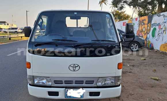 Comprar Usado Toyota Dyna Branco Caminhão em Maputo em Maputo