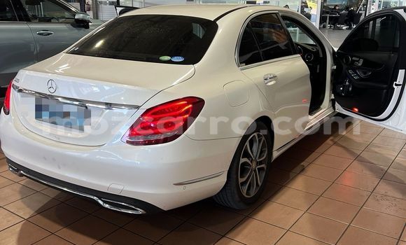 Buy New Mercedes-Benz C250 coupe White Car in Maputo in Maputo Buy New Mercedes-Benz C250 coupe White Car in Maputo in Maputo
