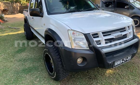 Buy Used Isuzu KB White Car in Maputo in Maputo