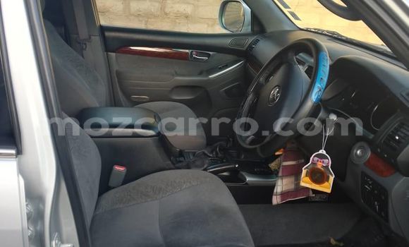 Nunua Ilio tumika Toyota Land Cruiser Prado Fedha Gari ndani ya Maputo nchini Maputo Nunua Ilio tumika Toyota Land Cruiser Prado Fedha Gari ndani ya Maputo nchini Maputo
