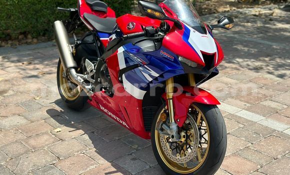 Nunua Ilio tumika Honda CBR 1000 RR Nyekundu Bike ndani ya Maputo nchini Maputo