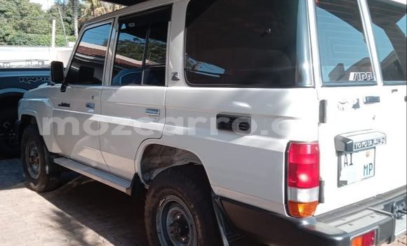 Buy Used Toyota Hilux White Car in Maputo in Maputo Buy Used Toyota Hilux White Car in Maputo in Maputo