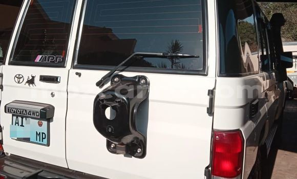 Buy Used Toyota Hilux White Car in Maputo in Maputo Buy Used Toyota Hilux White Car in Maputo in Maputo