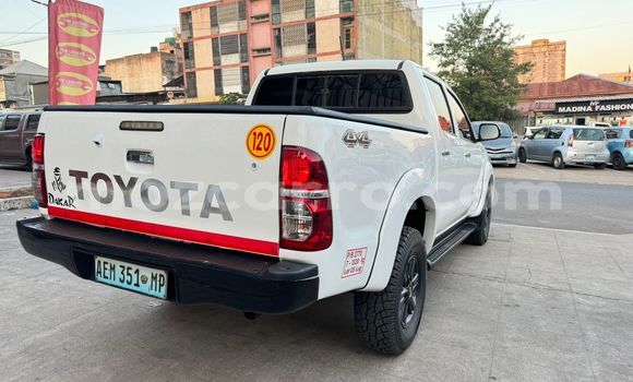 Nunua Ilio tumika Toyota Hilux Nyeupe Gari ndani ya Maputo nchini Maputo Nunua Ilio tumika Toyota Hilux Nyeupe Gari ndani ya Maputo nchini Maputo