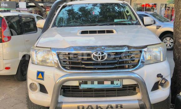 Buy Used Toyota Hilux White Car in Maputo in Maputo