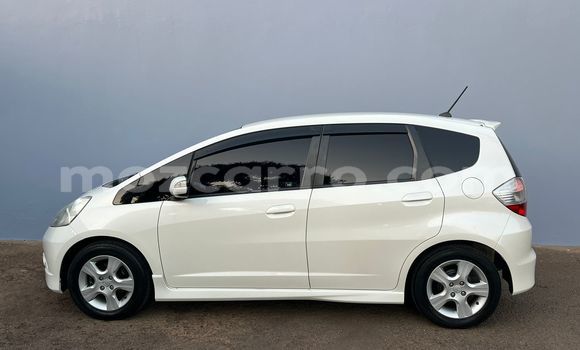 Comprar Usado Honda Fit Branco Carro em Maputo em Maputo Comprar Usado Honda Fit Branco Carro em Maputo em Maputo