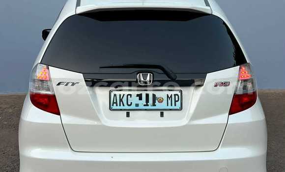 Comprar Usado Honda Fit Branco Carro em Maputo em Maputo Comprar Usado Honda Fit Branco Carro em Maputo em Maputo