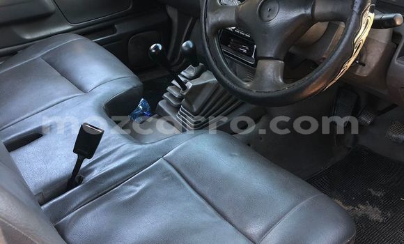 Nunua Ilio tumika Nissan Hardbody Nyeupe Gari ndani ya Maputo nchini Maputo Nunua Ilio tumika Nissan Hardbody Nyeupe Gari ndani ya Maputo nchini Maputo