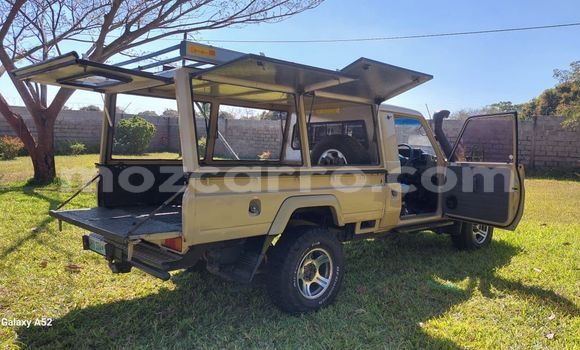 Tenga Tsaru Toyota Land Cruiser Bhurawuni Mota in Maputo in Maputo Tenga Tsaru Toyota Land Cruiser Bhurawuni Mota in Maputo in Maputo