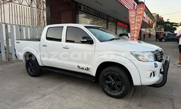 Nunua Ilio tumika Toyota Hilux Nyeupe Gari ndani ya Maputo nchini Maputo Nunua Ilio tumika Toyota Hilux Nyeupe Gari ndani ya Maputo nchini Maputo