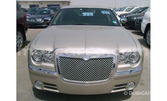 Tenga Imported Chrysler 300 Beige Mota in Import - Dubai in Cabo Delgado Tenga Imported Chrysler 300 Beige Mota in Import - Dubai in Cabo Delgado