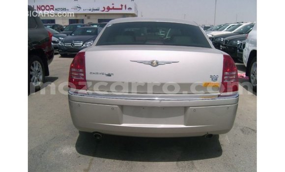 Tenga Imported Chrysler 300 Beige Mota in Import - Dubai in Cabo Delgado Tenga Imported Chrysler 300 Beige Mota in Import - Dubai in Cabo Delgado