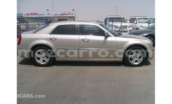 Tenga Imported Chrysler 300 Beige Mota in Import - Dubai in Cabo Delgado Tenga Imported Chrysler 300 Beige Mota in Import - Dubai in Cabo Delgado