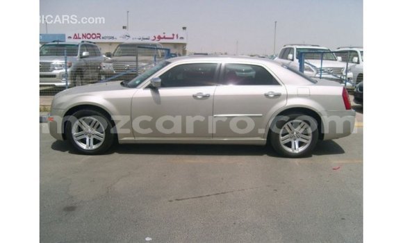 Tenga Imported Chrysler 300 Beige Mota in Import - Dubai in Cabo Delgado Tenga Imported Chrysler 300 Beige Mota in Import - Dubai in Cabo Delgado