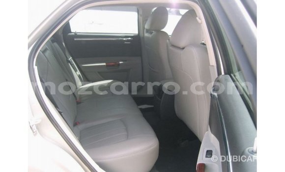 Tenga Imported Chrysler 300 Beige Mota in Import - Dubai in Cabo Delgado Tenga Imported Chrysler 300 Beige Mota in Import - Dubai in Cabo Delgado