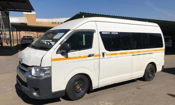 Buy Used Toyota Hiace White Car in Maputo in Maputo Buy Used Toyota Hiace White Car in Maputo in Maputo
