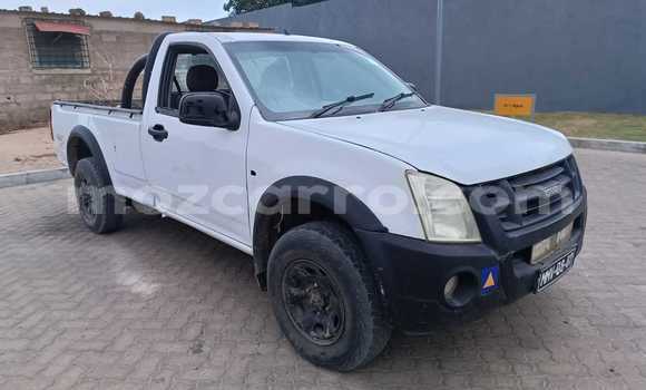 Buy Used Isuzu KB White Car in Maputo in Maputo