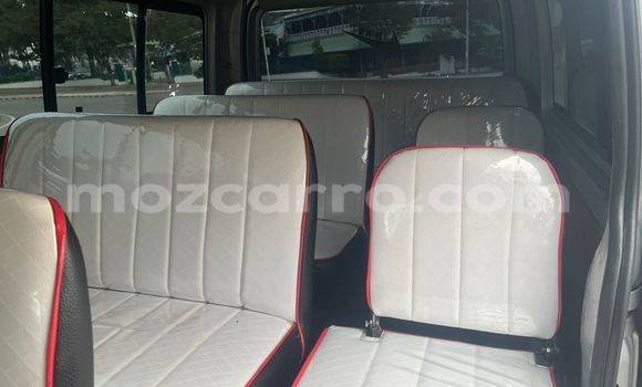 Nunua Ilio tumika Toyota Hiace Fedha Gari ndani ya Maputo nchini Maputo Nunua Ilio tumika Toyota Hiace Fedha Gari ndani ya Maputo nchini Maputo
